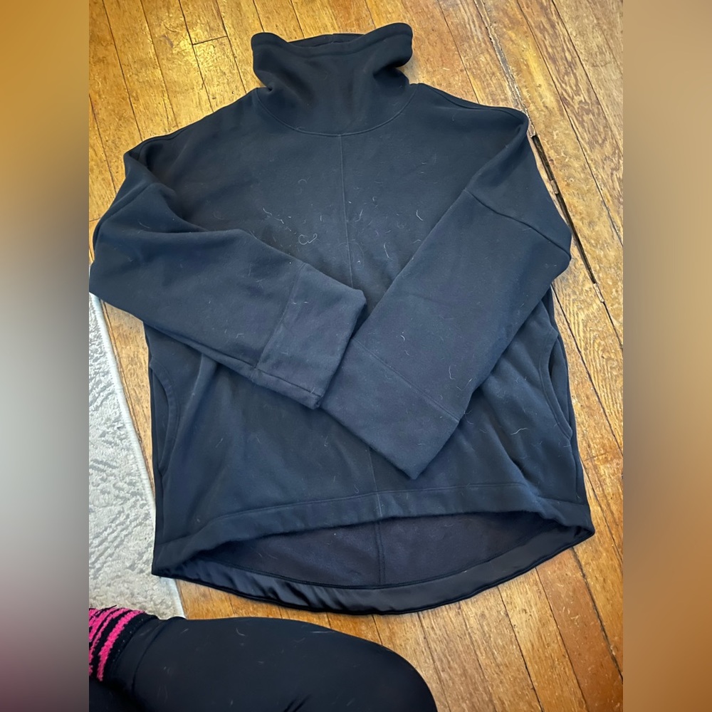 Super soft tutleneck sweatshirt